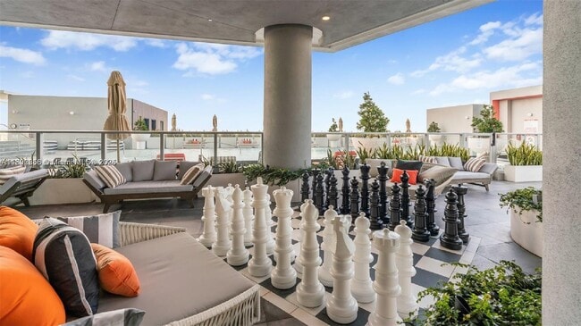 Photo - 2000 Metropica Wy Unit 2008