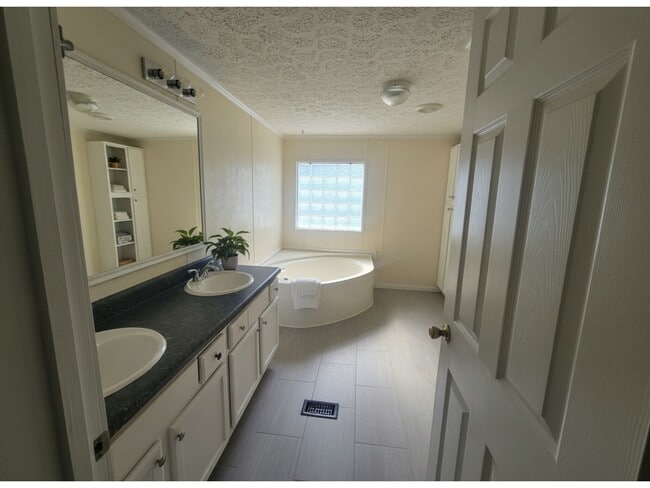 Photo - 235 Alview Dr