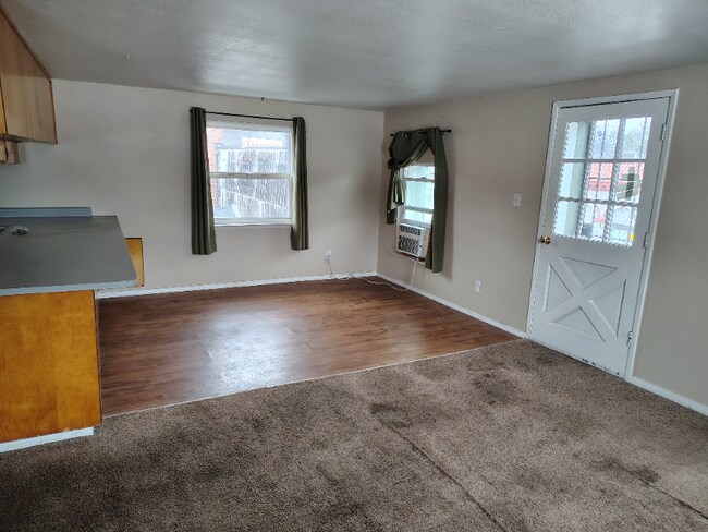 Photo - 18 E Main St