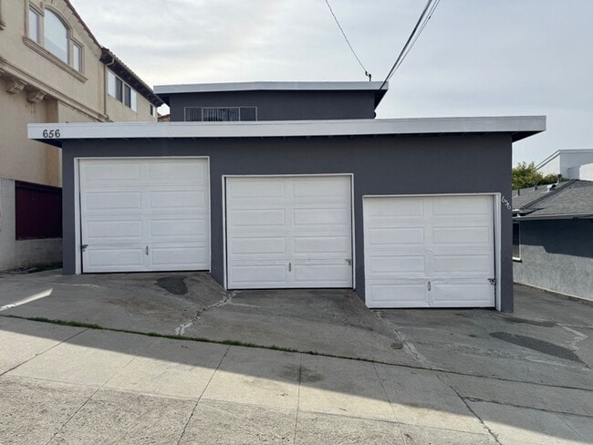 Building Photo - 656 3rd St Unit C