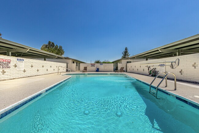 Photo - Rossmore Apartments