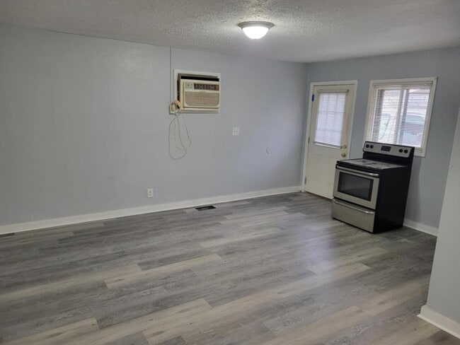 Building Photo - 2101 S Smithville Rd