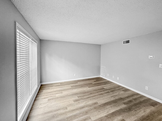 Photo - Kensington Square