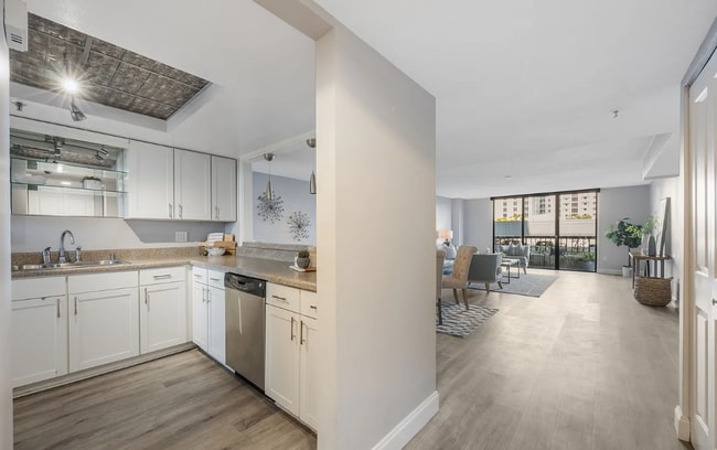 Photo - 530 E Central Blvd Unit Roommat 530 E Central 404