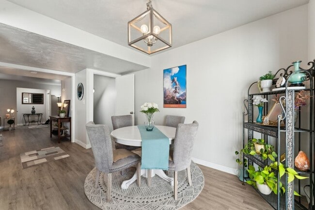 Photo - 750 E Three Fountains Dr