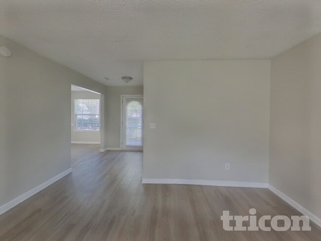 Photo - 464 Berkshire Pl