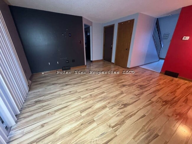 Photo - 767 Robin Rd