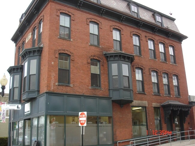 Building Photo - 49 Main St Unit 6