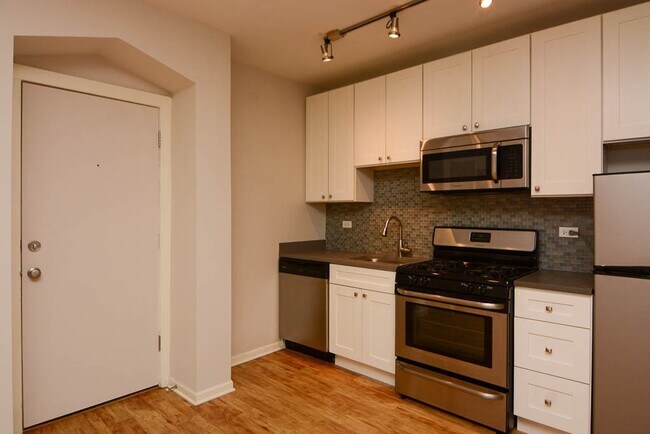 Photo - 2839 W Palmer St Unit 011