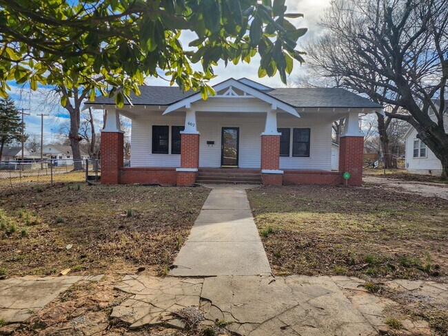 Traditional 3 Bedroom, 2 Bath - Traditional 3 Bedroom, 2 Bath House