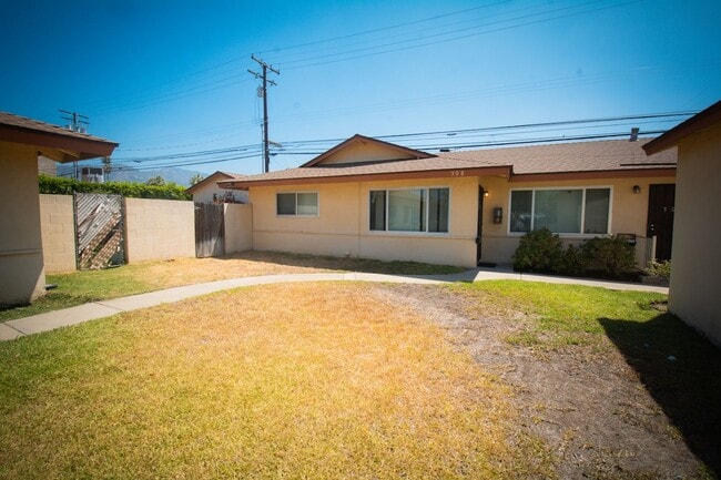 Building Photo - 2Bedroom 1 Bath with 1 Car GR Spacious Apartment Unit -Azusa