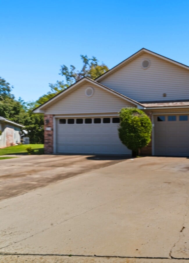 Building Photo - 2912-2914 Fairway Hamlet Ct Rental