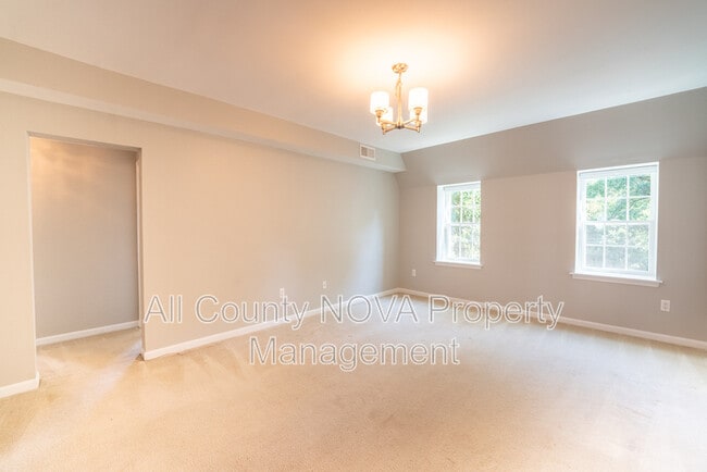 Building Photo - 1756 N Rhodes St Rental