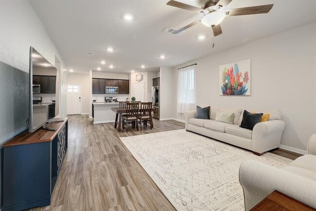 Photo - 200 Arrowhead Vine St