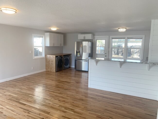 Photo - 2615 Meadowlark Ln