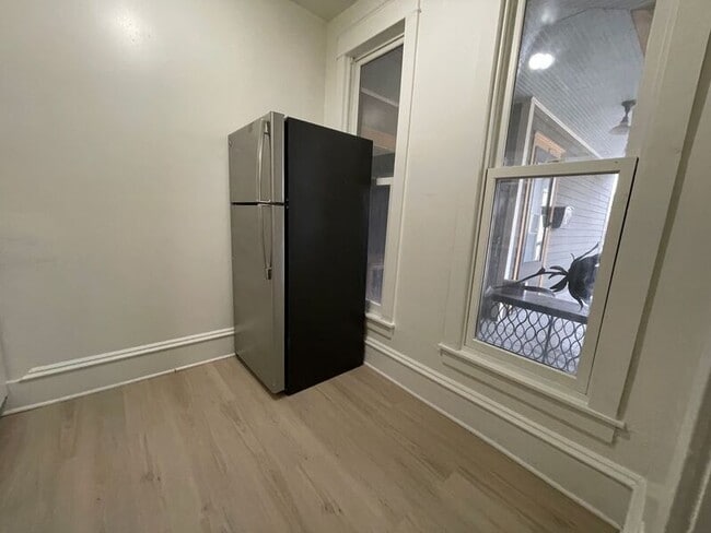 Photo - 517 W Maple Ave