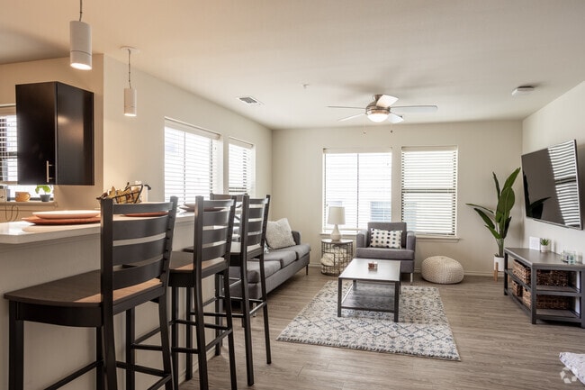 4HAB, 3BA- 1584 - Yugo Austin Corner