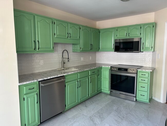 Photo - 114 Pickett Ln