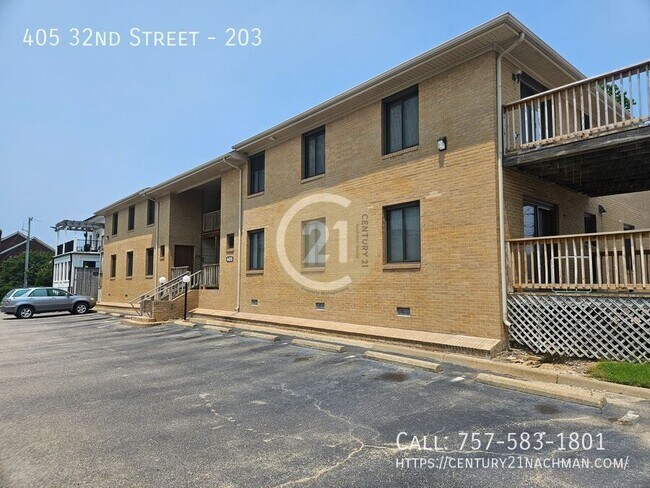 Building Photo - 405 32nd St Unit 203
