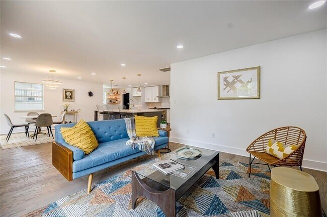 Photo - 2749 Memorial Dr SE