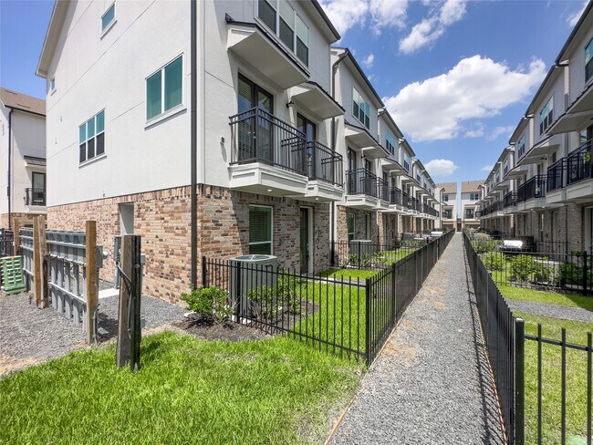 Photo - 1276 N Post Oak Rd