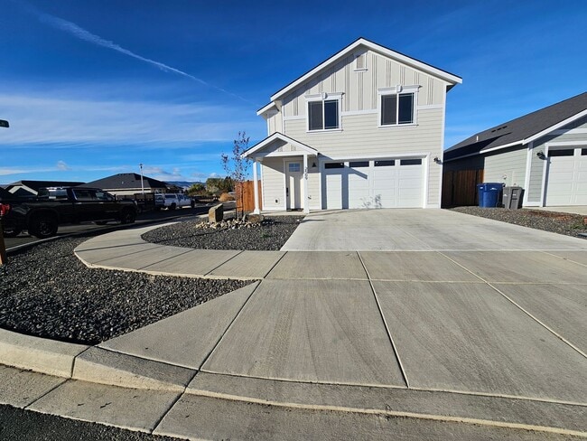 Building Photo - Peaceful Living Just Minutes from Town Rental