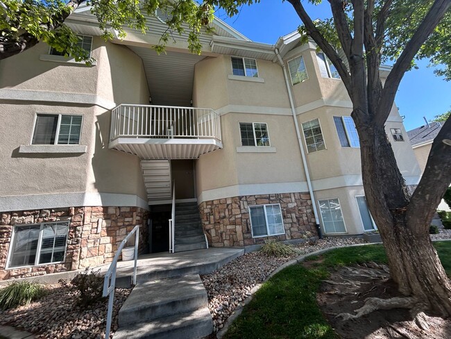 Top Floor Condo in great location! - Top Floor Condo in great location!