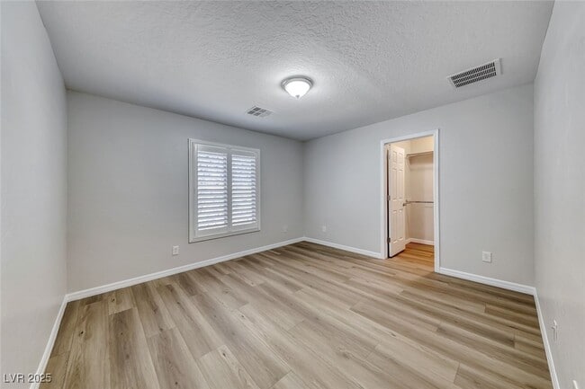Photo - 259 Oakbrook Ridge Ave House