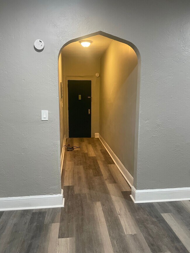 408 Leslie St Apartments Newark, NJ