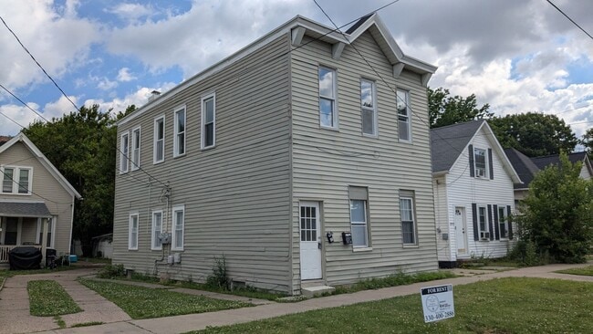 Building Photo - **Friendly Road, LLC 3404-3406 Walton Ave Unit Upper