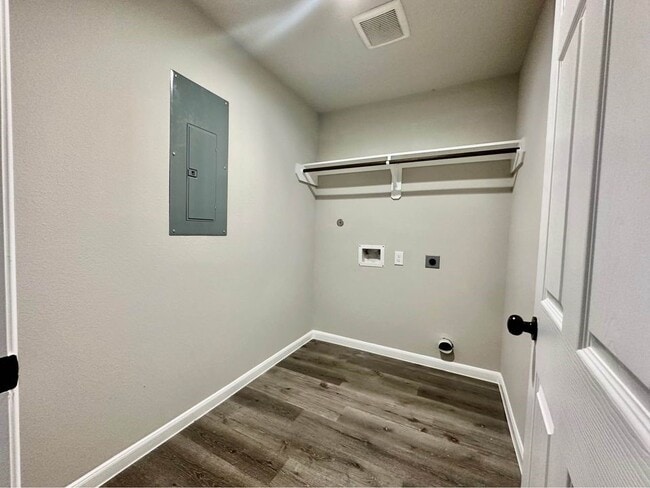Photo - 4302 Hirsch Rd