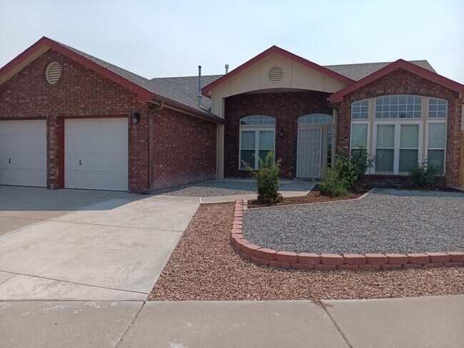 Spacious 4-bedroom, 2-bathroom home! Comin... - Spacious 4-bedroom, 2-bathroom home! Comin...