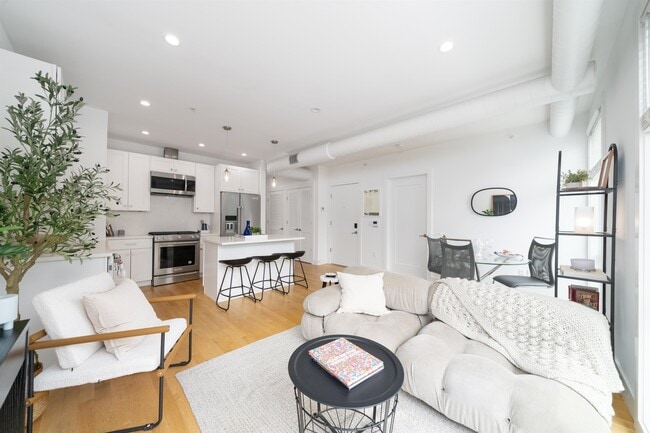 Building Photo - 414-16 1st St Rental