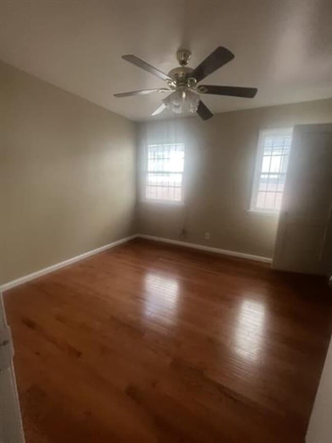 Photo - 1100 W 39th Pl Unit 1