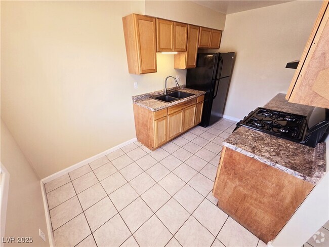 Building Photo - 5248 Pebble Beach Blvd Rental