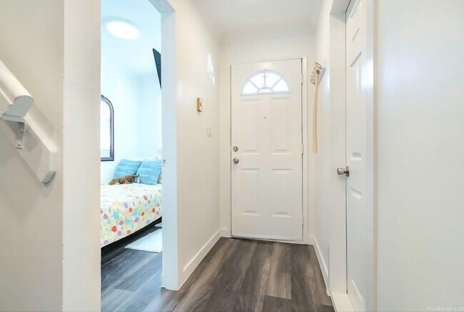 Photo - 9272-9122 122 St