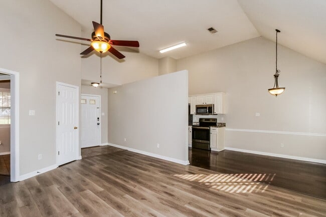 Photo - 115 Winding Creek Dr