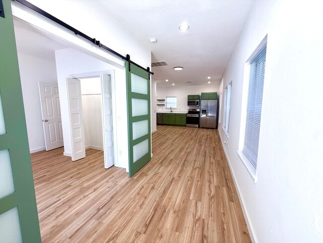Building Photo - Completely Remodeled 1BD 1BA Duplex Locate... Rental