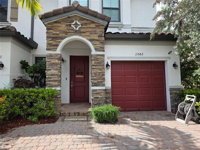 Building Photo - 11562 SW 254th St Rental