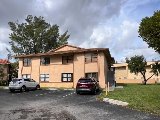 Building Photo - 2745 W 66th St Unit 23-24 Rental