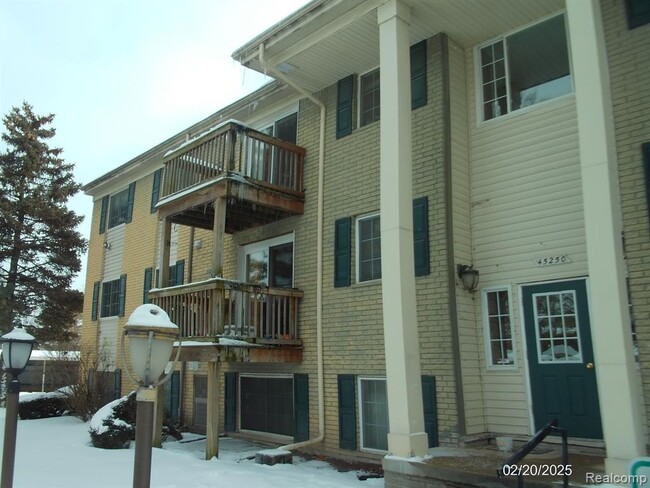 Photo - 45250 Keding St Condo Unit 301