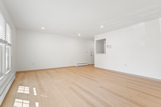 Photo - 82 Longview St Unidad APT 11