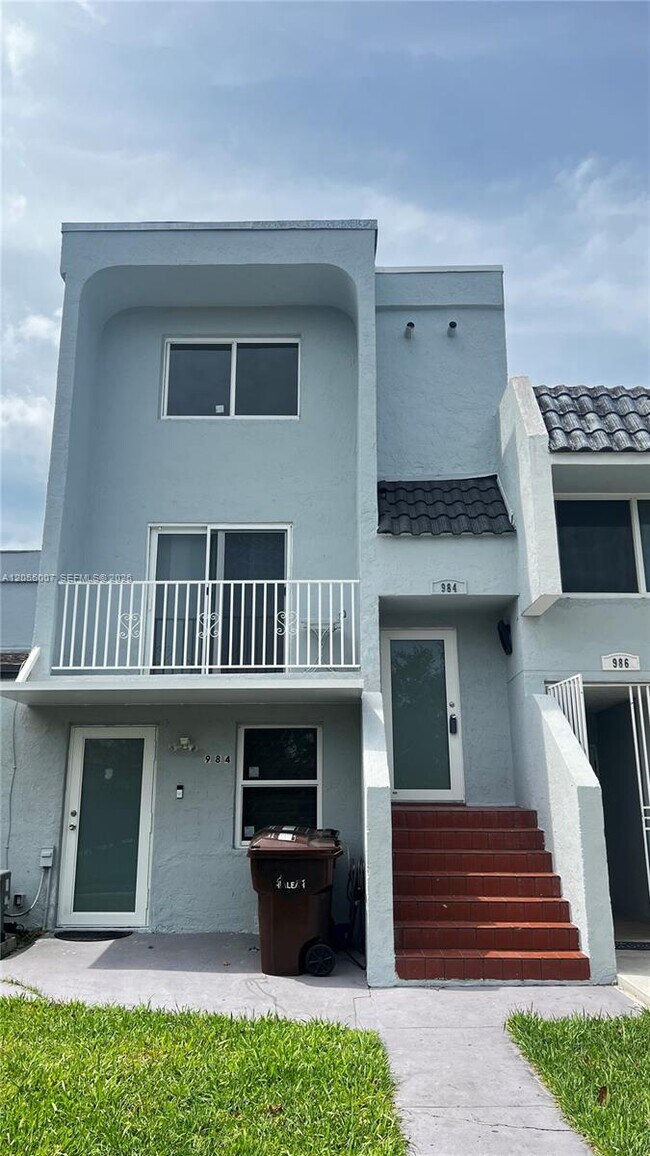 Photo - 984 W 40th St