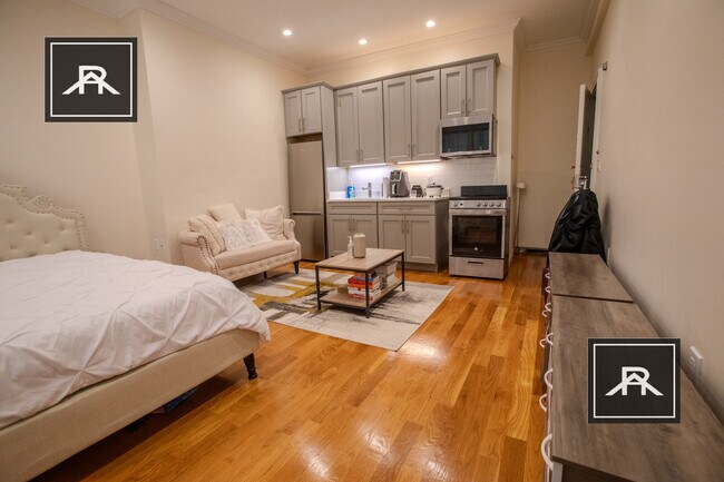 Building Photo - 901 Beacon St