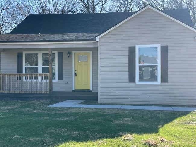 Building Photo - Knoxville 37914 - 2 bedroom 1 bath home - ...