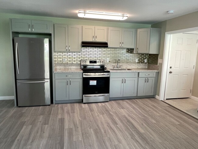 Photo - Upgraded 3 bedroom, 3 bath Multiplex Singl... House