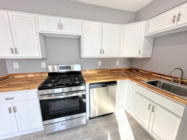 Photo - 1776 Arlington Ave