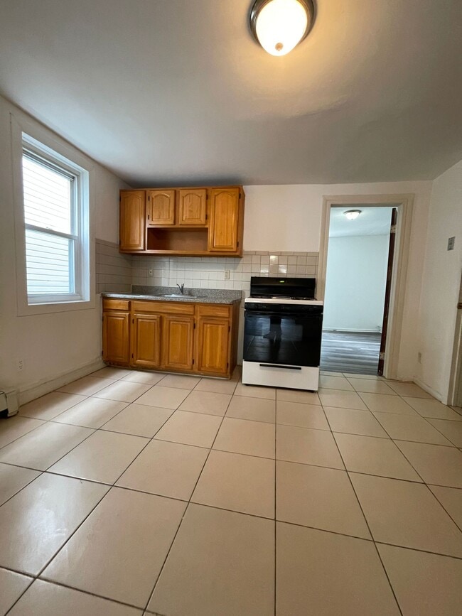 Building Photo - 105 Fulton Ave Unit 1 Rental
