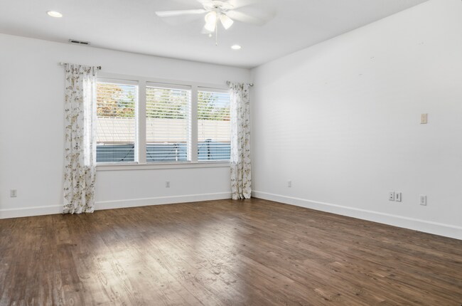Photo - 1259 SilverCrest Dr