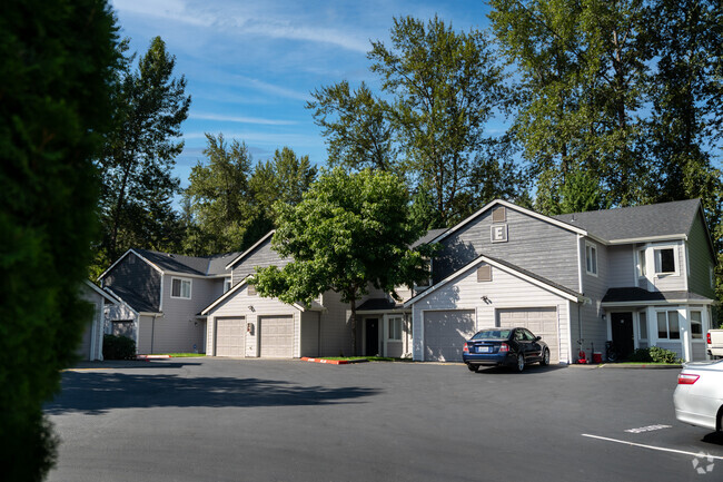 Building Photo - Lakeshore & Lakeview Townhomes: Modern Liv...